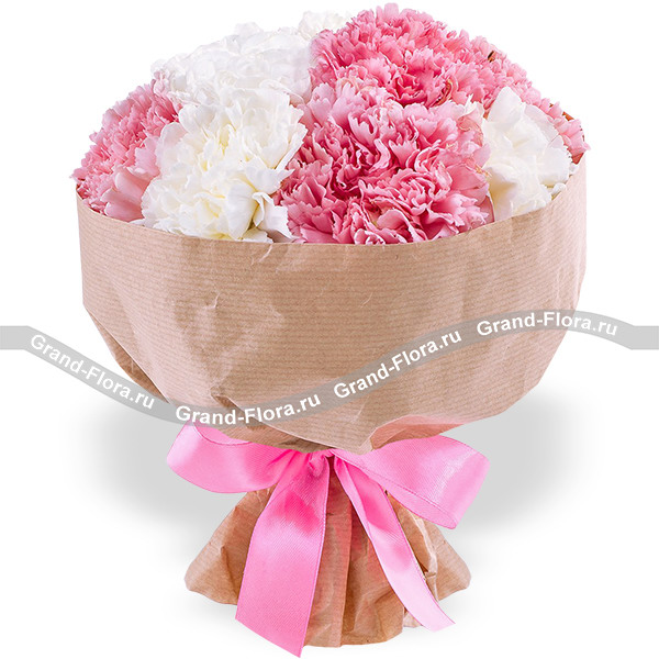Клубничное суфле - букет из розовой и белой гвоздики