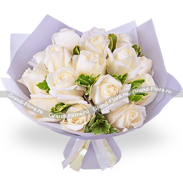 Ассортимент букетов из белых роз на lafaet72.ru