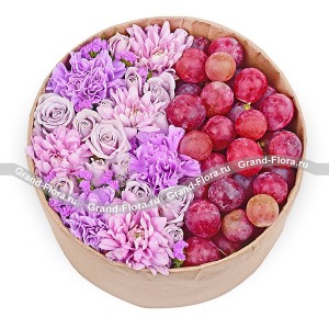 Вкус винограда - коробка с хризантемами и виноградом