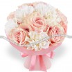 Аромат счастья - букет с розовыми розами и белыми гвоздиками 2