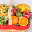 Серпантин - корзина с фруктами и кустовыми розами 2