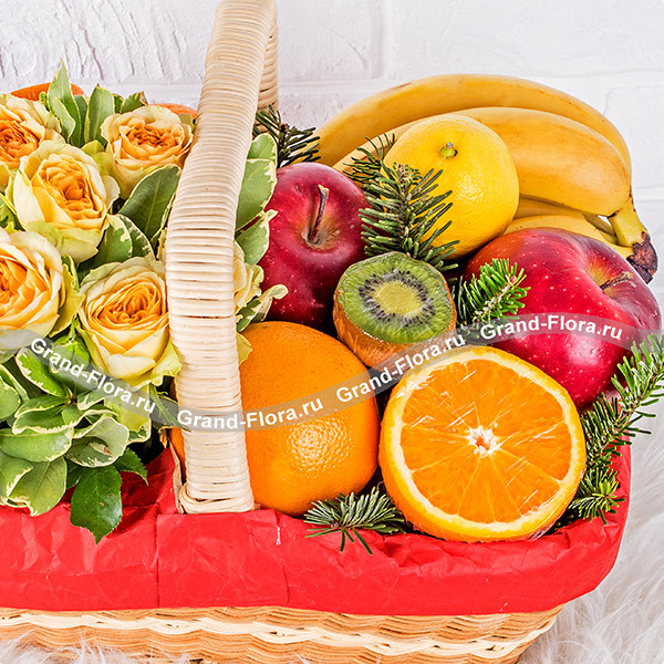 Серпантин - корзина с фруктами и кустовыми розами