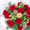 Зимний закат - корзина с красными розами и елью 3