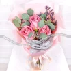Нежные чувства - стильный букет-комплимент из роз с эвкалиптом 2