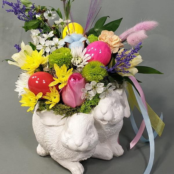 Цветочная Пасха - праздничное кашпо с цветами и декором