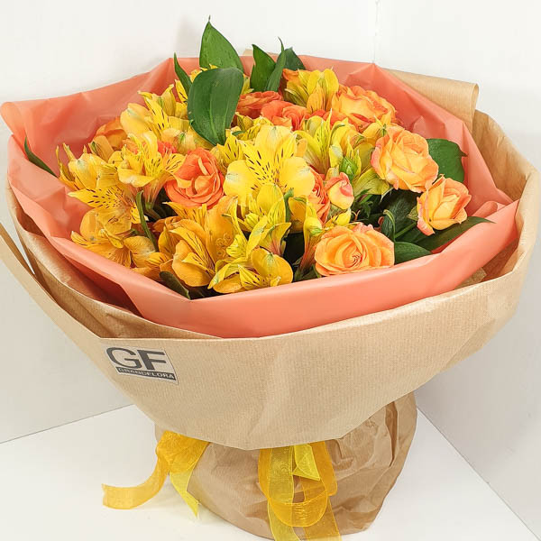Мандариновый фреш - букет из альстромерий и кустовых роз 