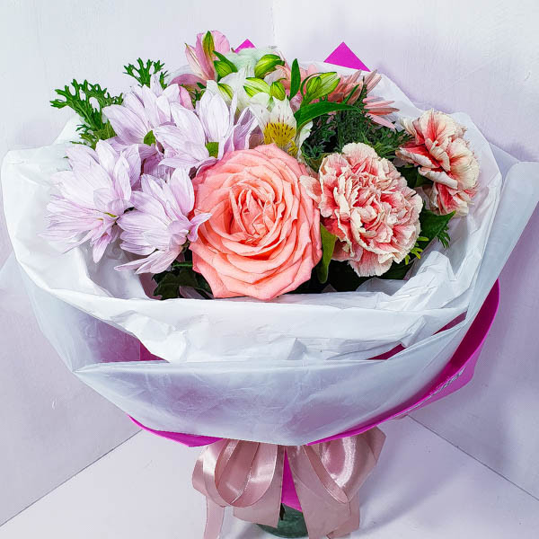 Цветочное мороженое - букет с гвоздиками, розами, хризантемой