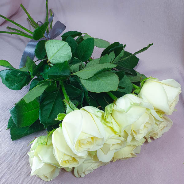 Букет из белых роз (50 см)
