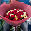 Букет красных и белых роз (60 см) 3