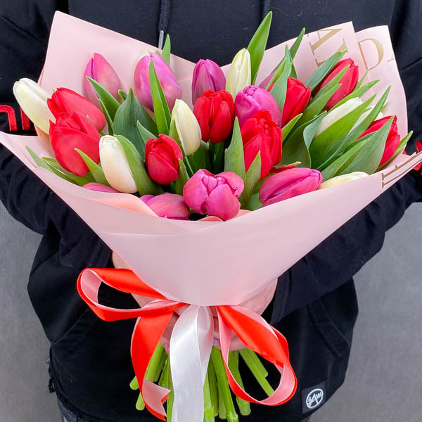Нежное утро - букет из разноцветных тюльпанов