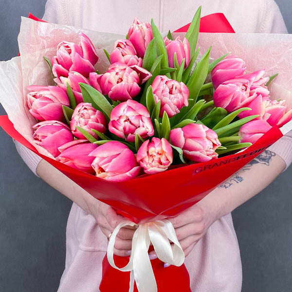Очарована весной - букет из розовых тюльпанов 