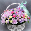 Цветочное счастье-корзинка из хризантем и кустовых роз