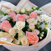 Нежность - букет из роз и кустовых хризантем 3