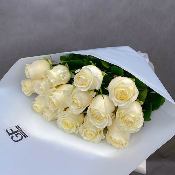 Белое великолепие – букет из белых роз