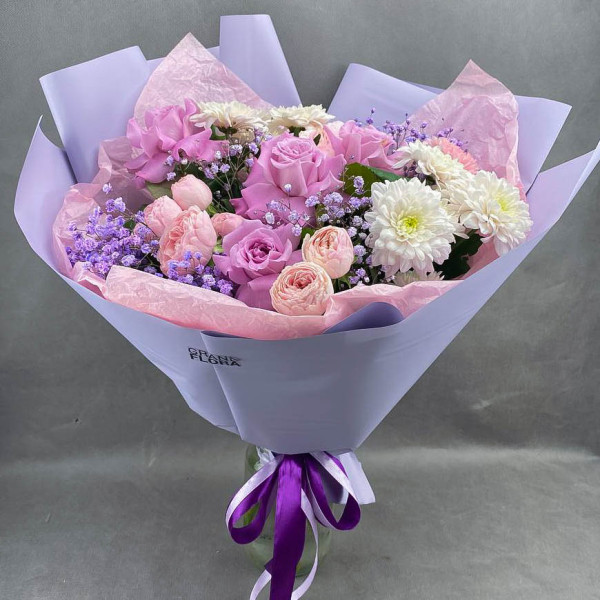 Цветение лета - букет из роз и хризантем