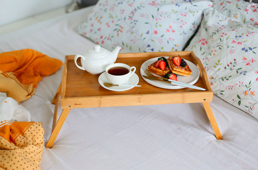Столик для еды в кровать